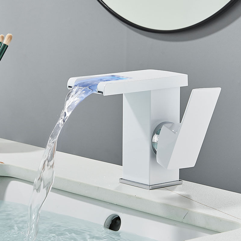Baterie chiuveta baie, Blackswan, Tip M190, model alb scurt cu pipa tip cascada si LED, dimensiune 12.5 cm — imaginea 5