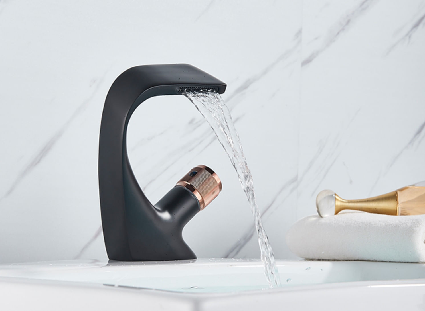 Baterie chiuveta baie, Blackswan, Tip cascada M47, model negru/ rose gold, dimensiune 19 cm — imaginea 2