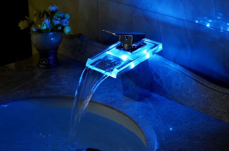 Baterie chiuveta baie cu led, Blackswan, Tip cascada M7, sticla securizata transparenta, dimensiuni 12 x 15.2 cm — imaginea 2