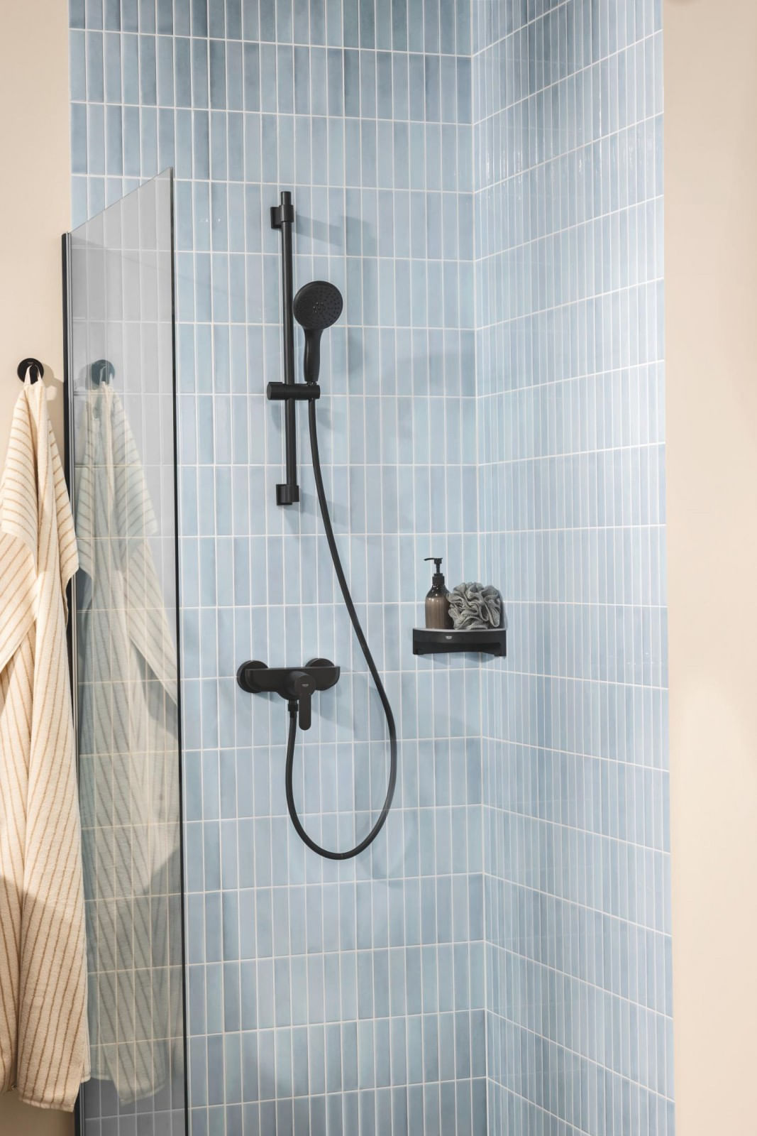 Baterie dus Grohe 328882430, 1 bar, 135 mm, 215 mm, 2 orificii instalare, 1/2 dimensiune racord furtun, Negru — imaginea 8