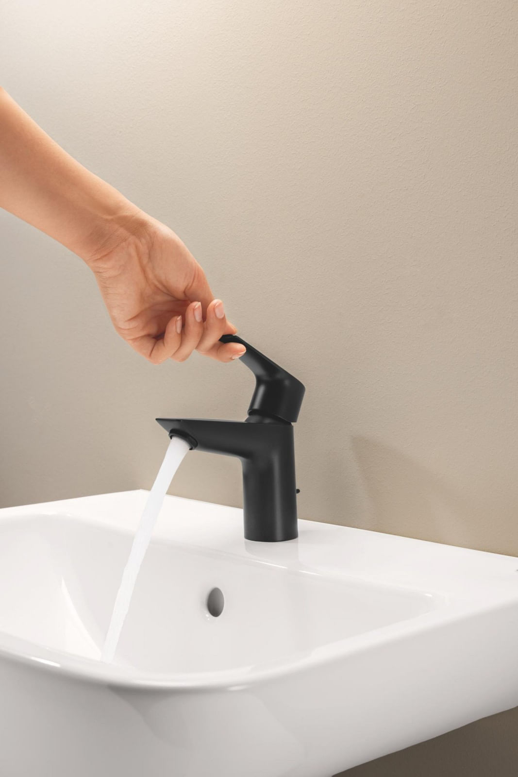 Baterie lavoar Grohe 233422431, 28 mm, 5 l/min, 0.7 bar, 34 mm, 147 mm, 93 mm, 395 mm, 1 orificii instalare, Negru — imaginea 5