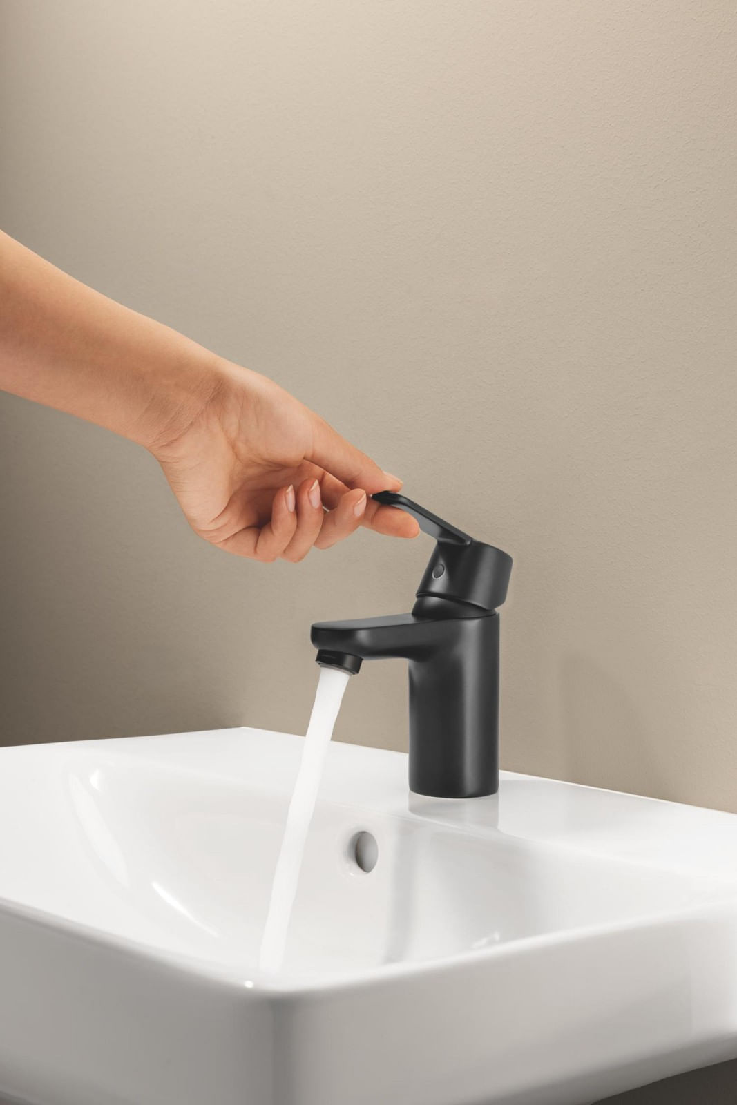 Baterie lavoar Grohe 235862430, 35 mm, 2.5 l/min, 0.7 bar, 34 mm, 140 mm, 92 mm, 370 mm, 1 orificii instalare, Negru — imaginea 7